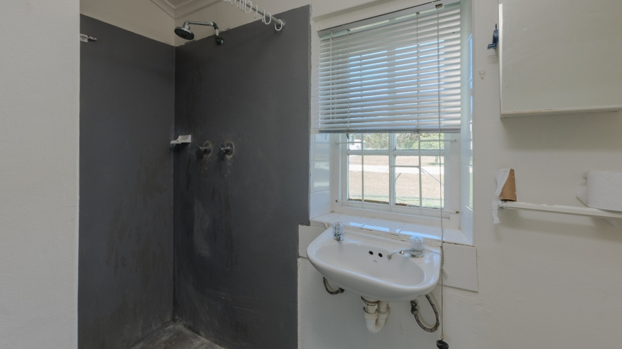 To Let 4 Bedroom Property for Rent in Struisbaai Western Cape